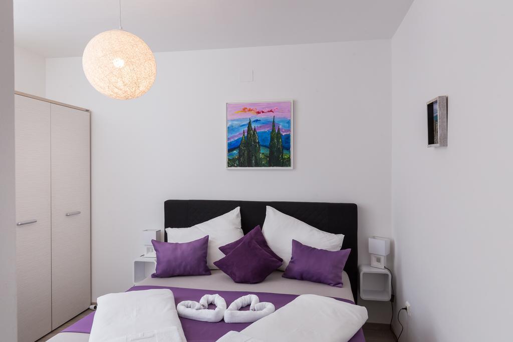 Orange Tree Apartment