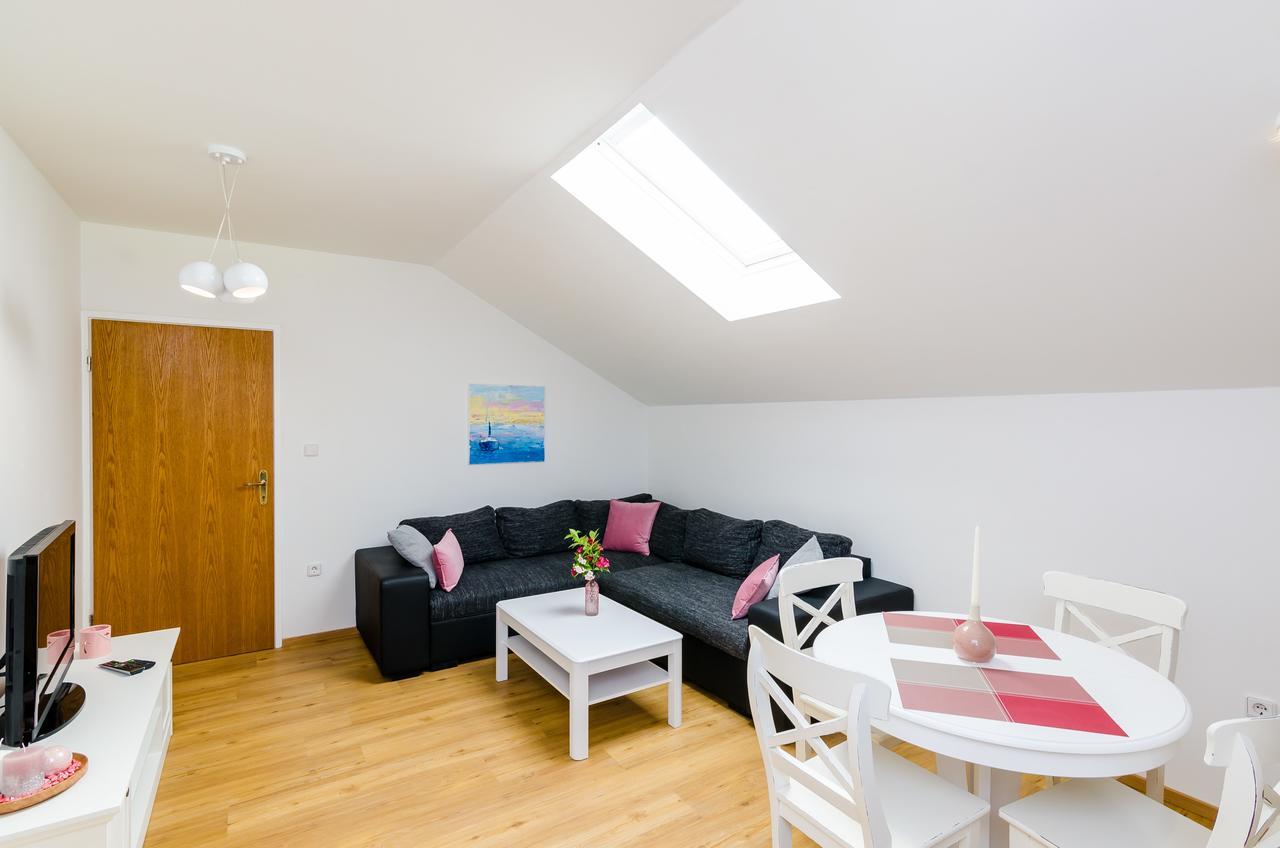 Orange Tree Apartment