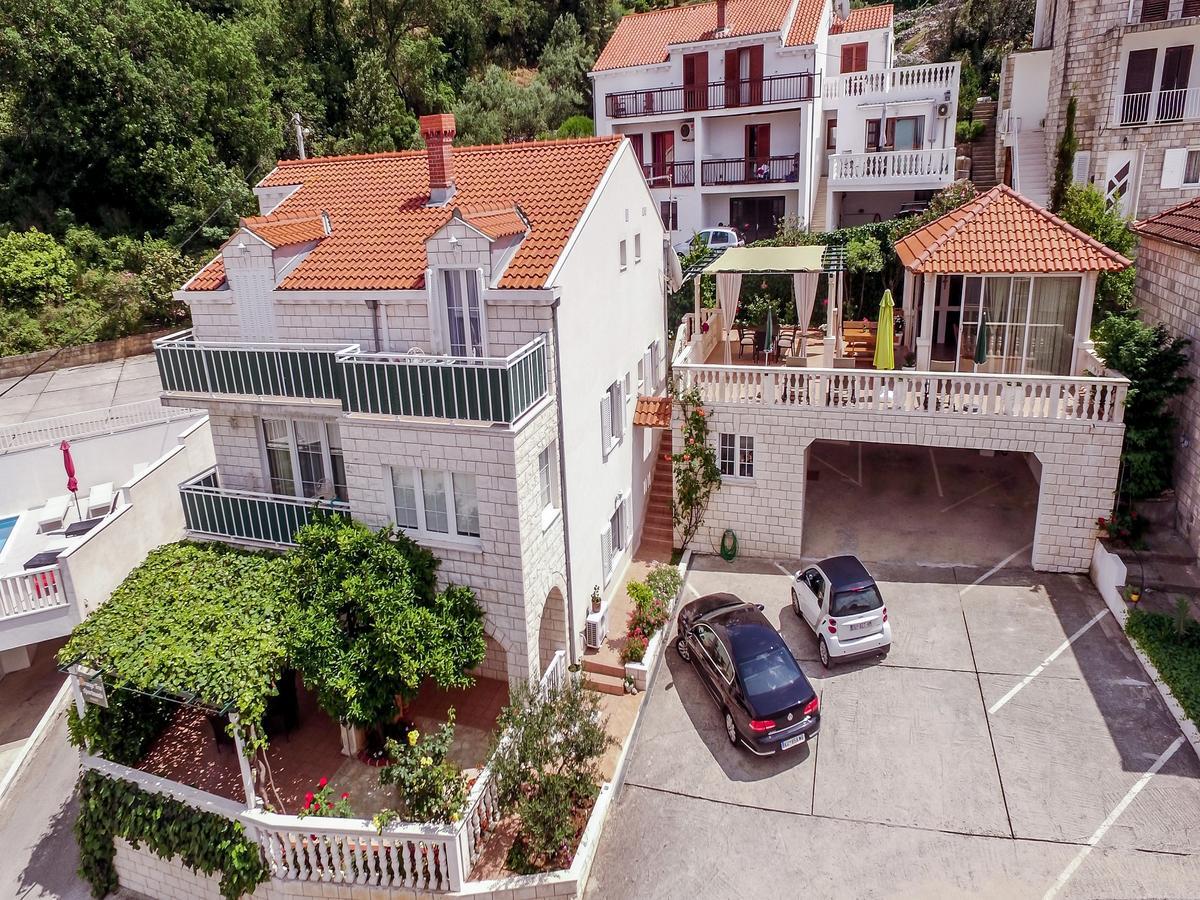 Orange Tree Apartment